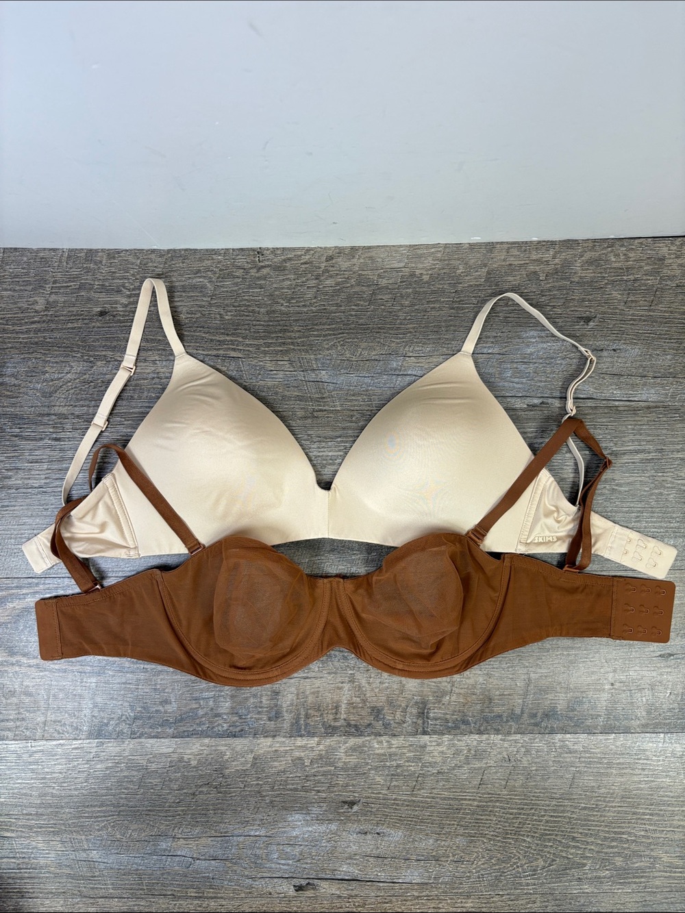 SKIMS Bundle of 2 Bras 32DD Nude Wireless + Brown Sheer Underwire